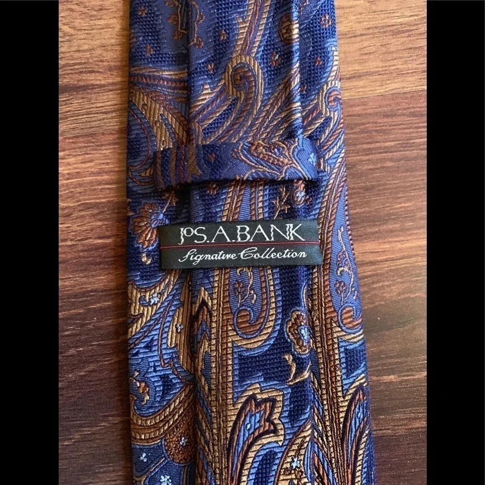 🌿END of SEASON SALE🌿JOS. A. BANK Blue 100% Silk Paisley Jacquard Necktie
